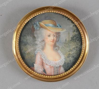École FRANÇAISE du XVIIIe siècle 
La reine Marie-Antoinette.
Miniature sur ivoire,...