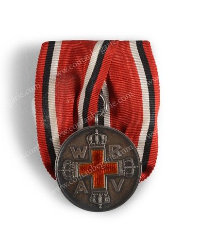 [ALLEMAGNE] 
Médaille de Croix-Rouge avec ruban, travail de la Maison Werner à Berlin,...