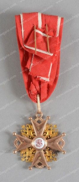 [RUSSIE] 
Croix de l'Ordre de Saint-Stanislas, en or avec partie de ruban. Modèle...