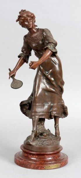 null Sculpture en régule sur socle bois. «Joueuse de Tennis». Signée Louis Moreau...