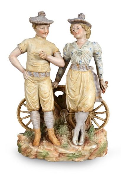 null Statue en biscuit. «Couple de vélocipedistes». Fin XIXe siècle. Superbe décor...