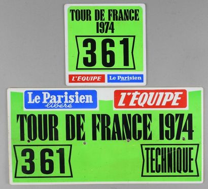 null Ensemble de 2 plaques de véhicule «technique» du Tour de France 1974. épreuve...
