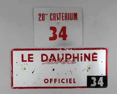 null Ensemble de 2 plaques de véhicule «officiel» du Critérium du Dauphiné Libéré...