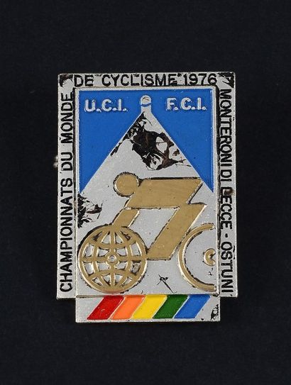null Ensemble de 3 badges officiels des Championnats du Monde de cyclisme sur route...