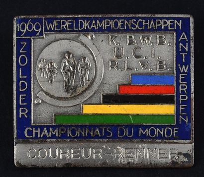 null Lot de 3 badges officiels des Championnats du Monde sur route 1964, 1967 et...