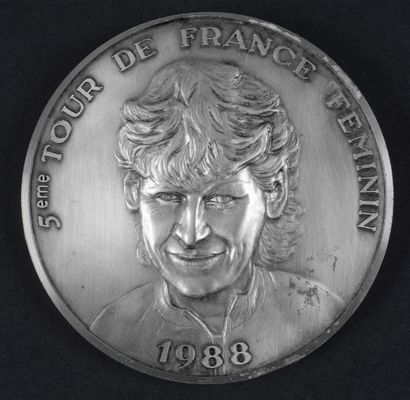 null Médaille commémorative du 75e Tour de France masculin et du 5e Tour de France...