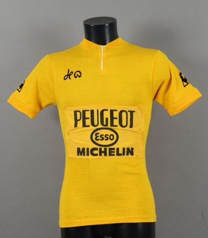null Maillot jaune Le Coq Sportif de Bernard Thevenet avec l'équipe Peugeot Esso...