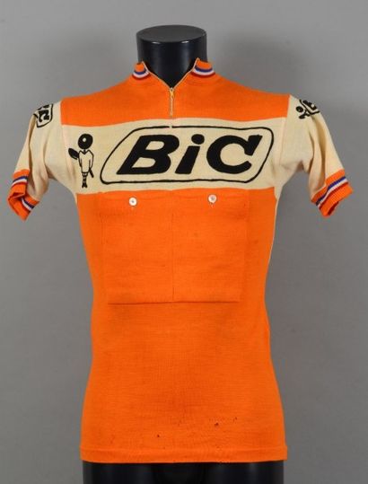 null Maillot de l'équipe BIC ayant appartenu à Jacques Anquetil. le champion courra...