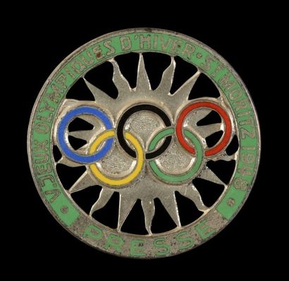 null 1948. St Moritz. Badge presse pour les Ve Jeux Olympique d'Hiver. En métal doré,...