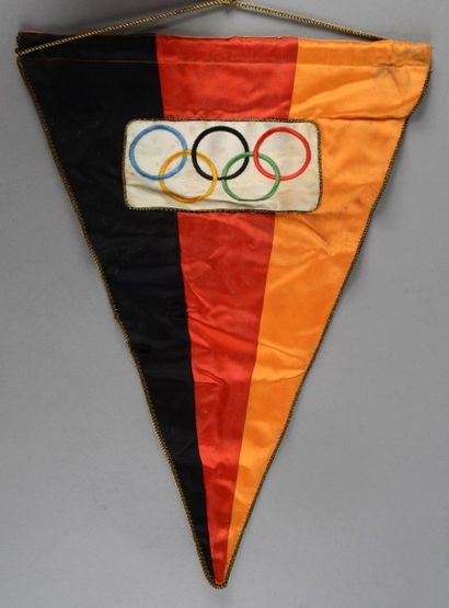 null 1964. Tokyo. Fanion de l'équipe Ouest allemande (RFA) pour les Jeux de la XVIIIe...