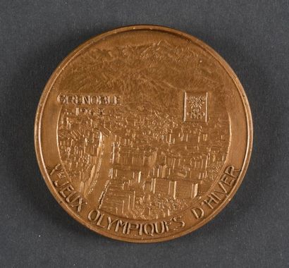null 1968. Grenoble. Médaille officielle de participant. En bronze. Design Coeffin....