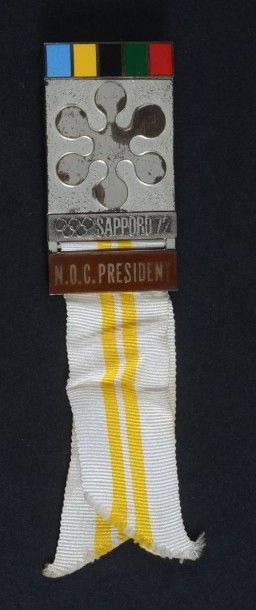 null 1972. Sapporo. Badge officiel N.O.C. «Président du Comité National Olympique»...