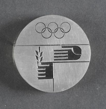 null 1972. Munich. Médaille de participant. En acier. Par F. Köning. Diamètre 49...