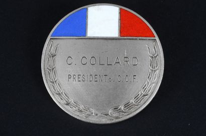 null 1972. Rarissime badge du C.O.F. (Comité Olympique Français) attribué à son Président...