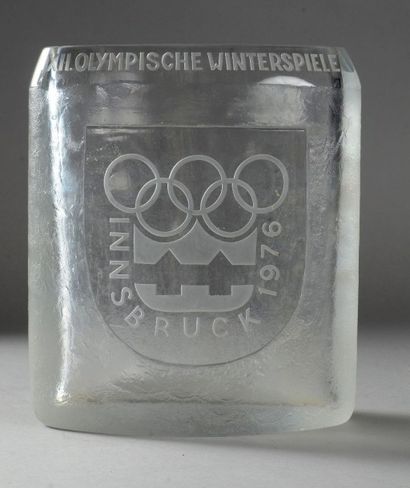 null 1976. Innsbruck. Rare vase commémoratif des XIIe Jeux d'Hiver. Vase en pâte...