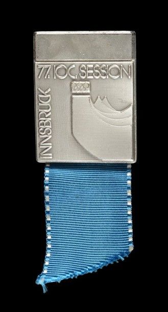 null 1976. Innsbruck. Badge officiel de la 77e session du Comité International Olympique....