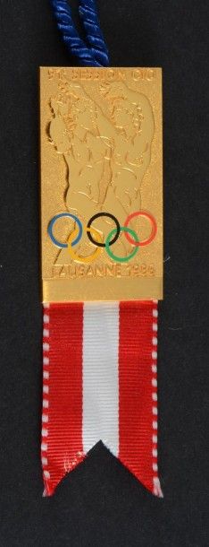 null 1986. Lausanne. Badge officiel de la 91e session du C.I.O. En bronze doré. Dim....