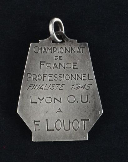 null Médaille émaillée de la Fédération Française de Football remise à Félix Louot,...