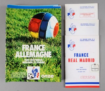 null Lots de 19 programmes de matchs de l'équipe de France de football entre 1975...