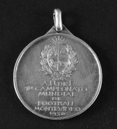 null Rare médaille commémorative en argent de la 1ère Coupe du Monde 1930 à Montevideo....