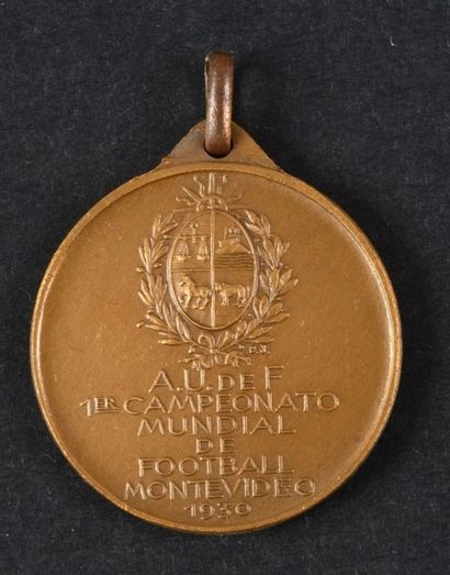 null Médaille commémorative de la 1ère Coupe du Monde 1930 à Montevideo. En cuivre....