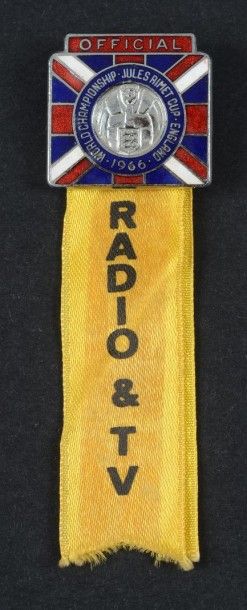 null Badge officiel Radio et TV de la Coupe du Monde 1966 en Angleterre. En métal...