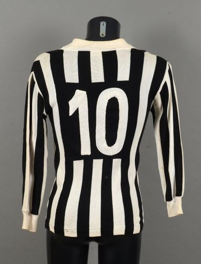 null Maillot porté par Michel Platini n°10 avec la Juventus de Turin lors de la saison...