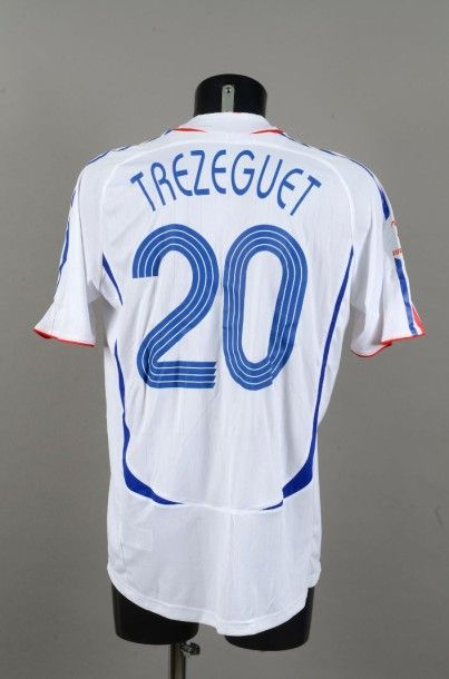 null Maillot de David Trezeguet n°20 avec l'équipe de France pour la rencontre face...