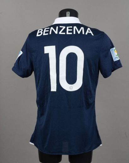 null Maillot de Karim Benzema n°10 avec l'équipe de France pour la rencontre face...