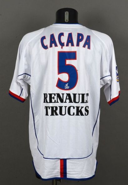 null Maillot de Claudio Caçapa n°5 avec l'Olympique Lyonnais lors de la saison 2003-2004....