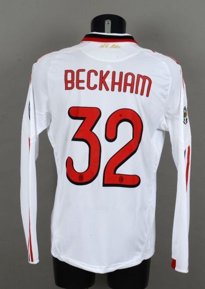 null Maillot de David Beckham n°32 avec le Milan AC qu'il rejoint en janvier 2010....