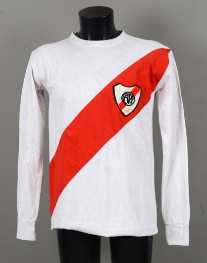 null Maillot porté par Omar Sivori n°8 le 22 mai 1963 avec l'équipe du CA River Plate...
