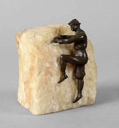 null Sculpture en bronze sur socle quartz. «L'Escalade». Début XXe siècle. Hauteur...