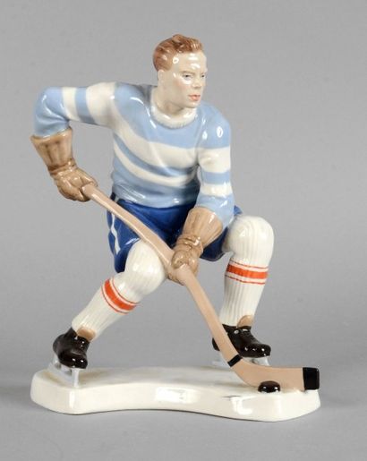 null Statuette en porcelaine. Joueur de Hockey sur glace. Circa 1930. Certainement...