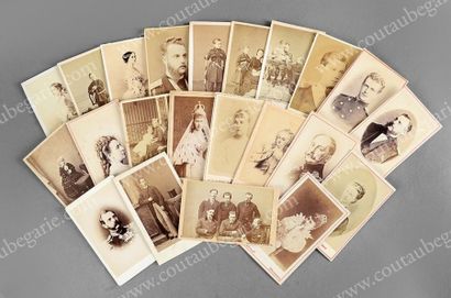 null FAMILLE IMPÉRIALE DE RUSSIE. 
Bel ensemble de 22 portraits photographiques datant...