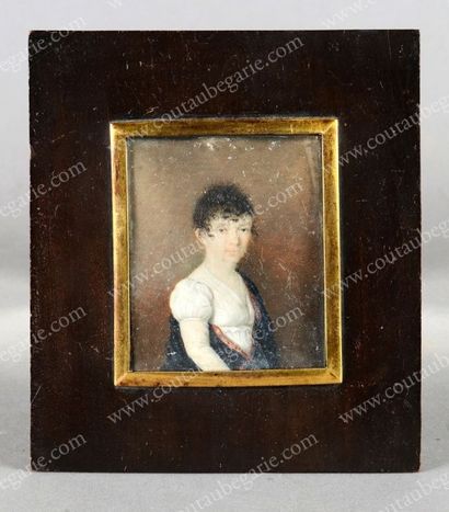 École RUSSE du XIXe siècle 
Portrait d'une femme de qualité portant un châle en cachemire....