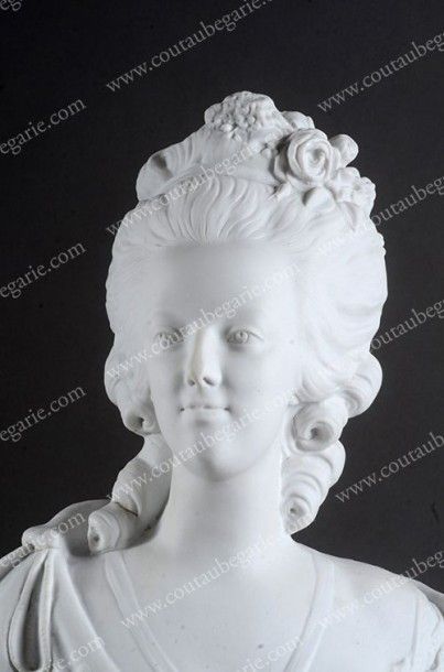 LECOMTE Paul-Emil (1877-1950) Buste de la reine Marie-Antoinette de France (1764-1794).
En...