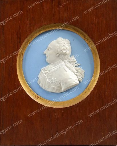 École Française du XIXe siècle Portrait de Louis XVI, roi de France.
Grand médaillon...
