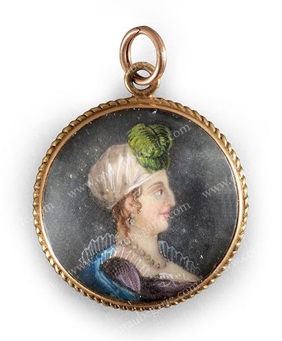 null MARIE-THERESE,
Madame royale, duchesse d'Angouleme.
Petit médaillon pendentif,...