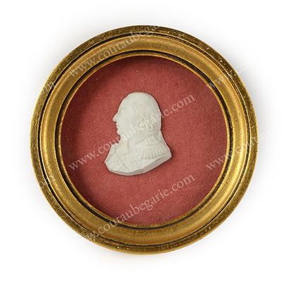 null LOUIS XVIII, roi de France.
Petit médaillon en biscuit, représentant un profil...