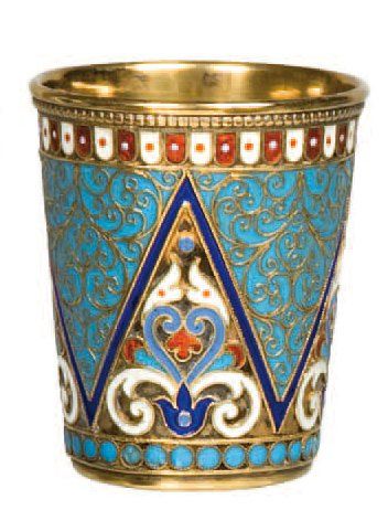 null Verre a vodka, en vermeil et émaux polychromes cloisonnés, à décor d'arabesques....