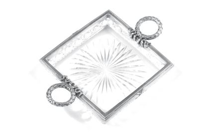 null Vide-poche de la Maison CARL FABERGE, de forme carrée en cristal, à motif taillé...