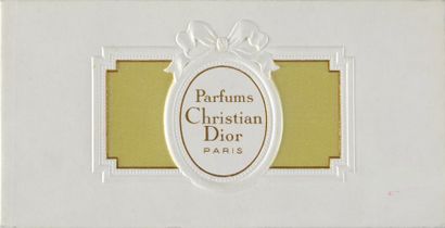 CHRISTIAN DIOR «Diorling» - (1963).
Rare carte en papier parchemin gaufré avec impression...