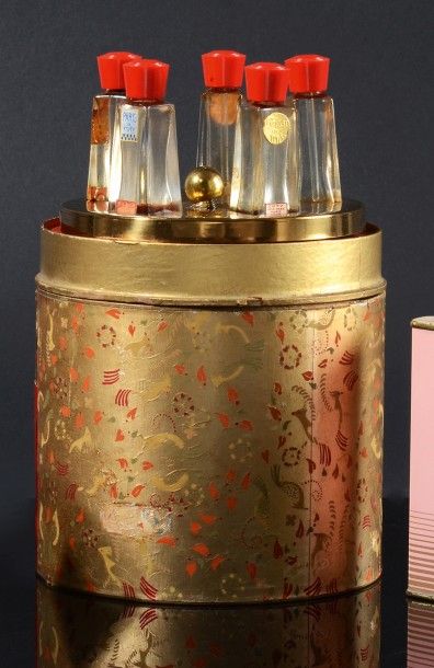 Coty - (années 1950 - Etats Unis) Coffret cylindre tambour en carton gainé de papier...