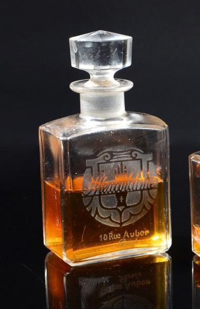 ALEXANDRINE - (1925) Flacon carafon en cristal incolore de Baccarat de section rectangulaire...