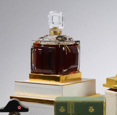 Molinard «Parfum des Parfums» - (années 1930).
Présenté dans son coffret cubique...