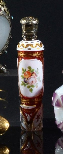 Travail d'Europe Orientale (Bohême) - (années 1870-1890) Luxueux flacon à odeur de...