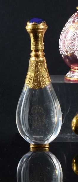 Travail Français - (années 1870-1890) Flacon à odeur en cristal incolore taillé en...