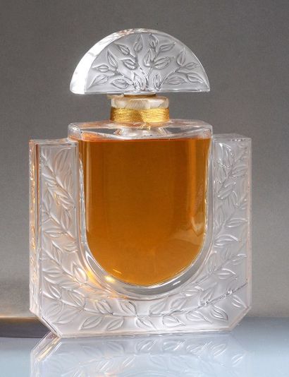 Lalique parfums «Chèvrefeuille» - (1992).
Important flacon publicitaire décoratif...
