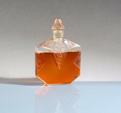 René Lalique (?) pour un parfumeur non identifié - (années 1920) Elégant flacon en...